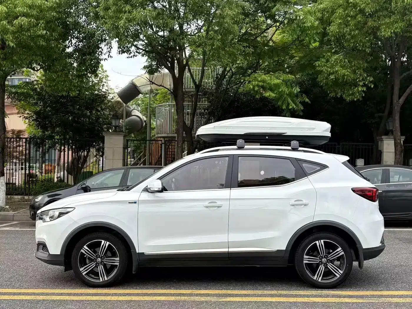 MG ZS 2020: A Global Bestseller with Over a Million Units, 1.5L Manual Transmission, 65-inch Panoramic Sunroof Edition — миниатюра 7
