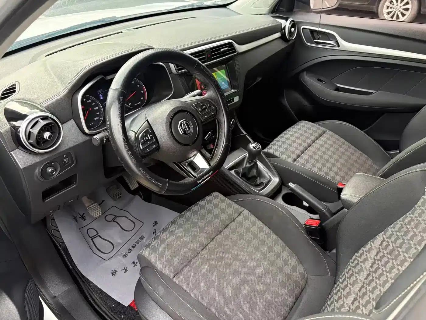 MG ZS 2020: A Global Bestseller with Over a Million Units, 1.5L Manual Transmission, 65-inch Panoramic Sunroof Edition — миниатюра 8