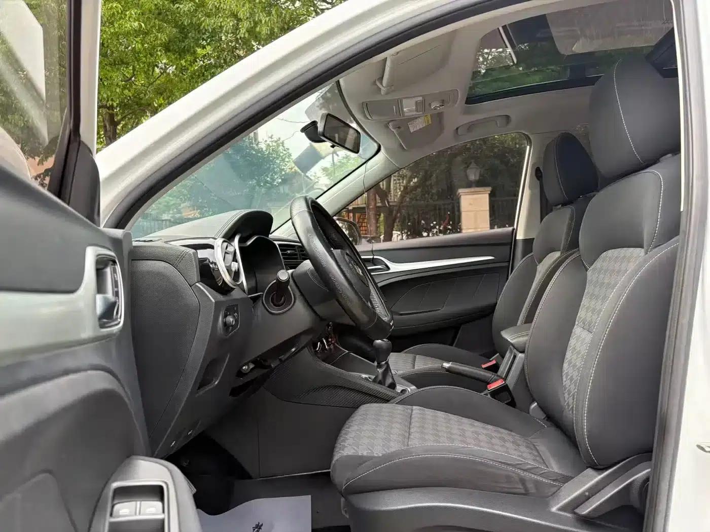 MG ZS 2020: A Global Bestseller with Over a Million Units, 1.5L Manual Transmission, 65-inch Panoramic Sunroof Edition — миниатюра 9