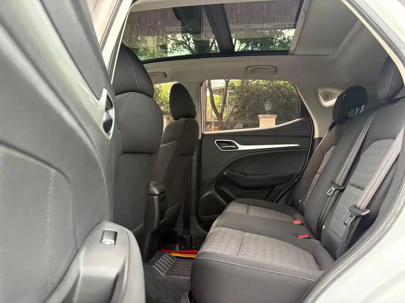 MG ZS 2020: A Global Bestseller with Over a Million Units, 1.5L Manual Transmission, 65-inch Panoramic Sunroof Edition — миниатюра 10