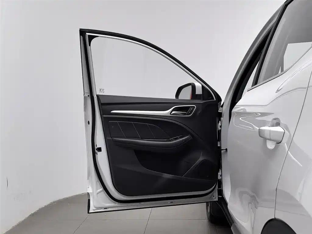 MG ZS 2018 1.5L Automatic Luxury Edition (National V Emission Standard) — миниатюра 8