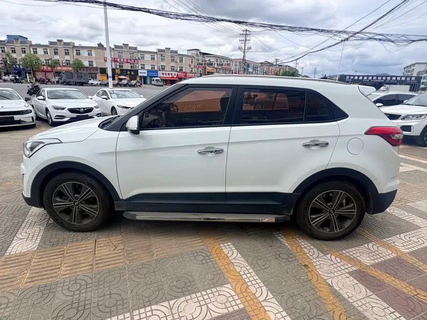 Hyundai ix25 2015 1.6L Automatic Two-Wheel-Drive Deluxe DLX Model — миниатюра 3