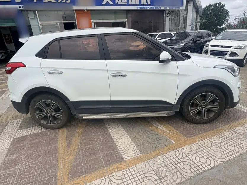 Hyundai ix25 2015 1.6L Automatic Two-Wheel-Drive Deluxe DLX Model — миниатюра 4