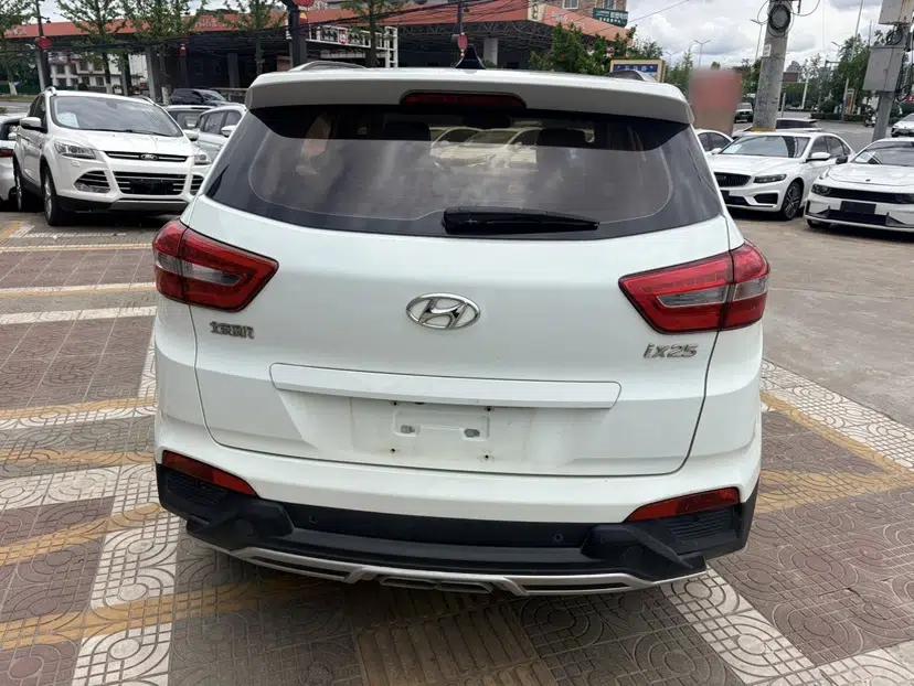 Hyundai ix25 2015 1.6L Automatic Two-Wheel-Drive Deluxe DLX Model — миниатюра 5