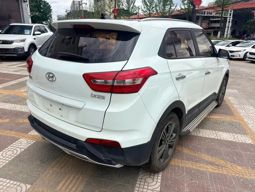Hyundai ix25 2015 1.6L Automatic Two-Wheel-Drive Deluxe DLX Model — миниатюра 6