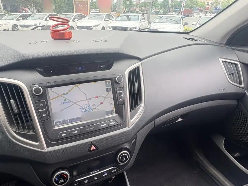 Hyundai ix25 2015 1.6L Automatic Two-Wheel-Drive Deluxe DLX Model — миниатюра 10