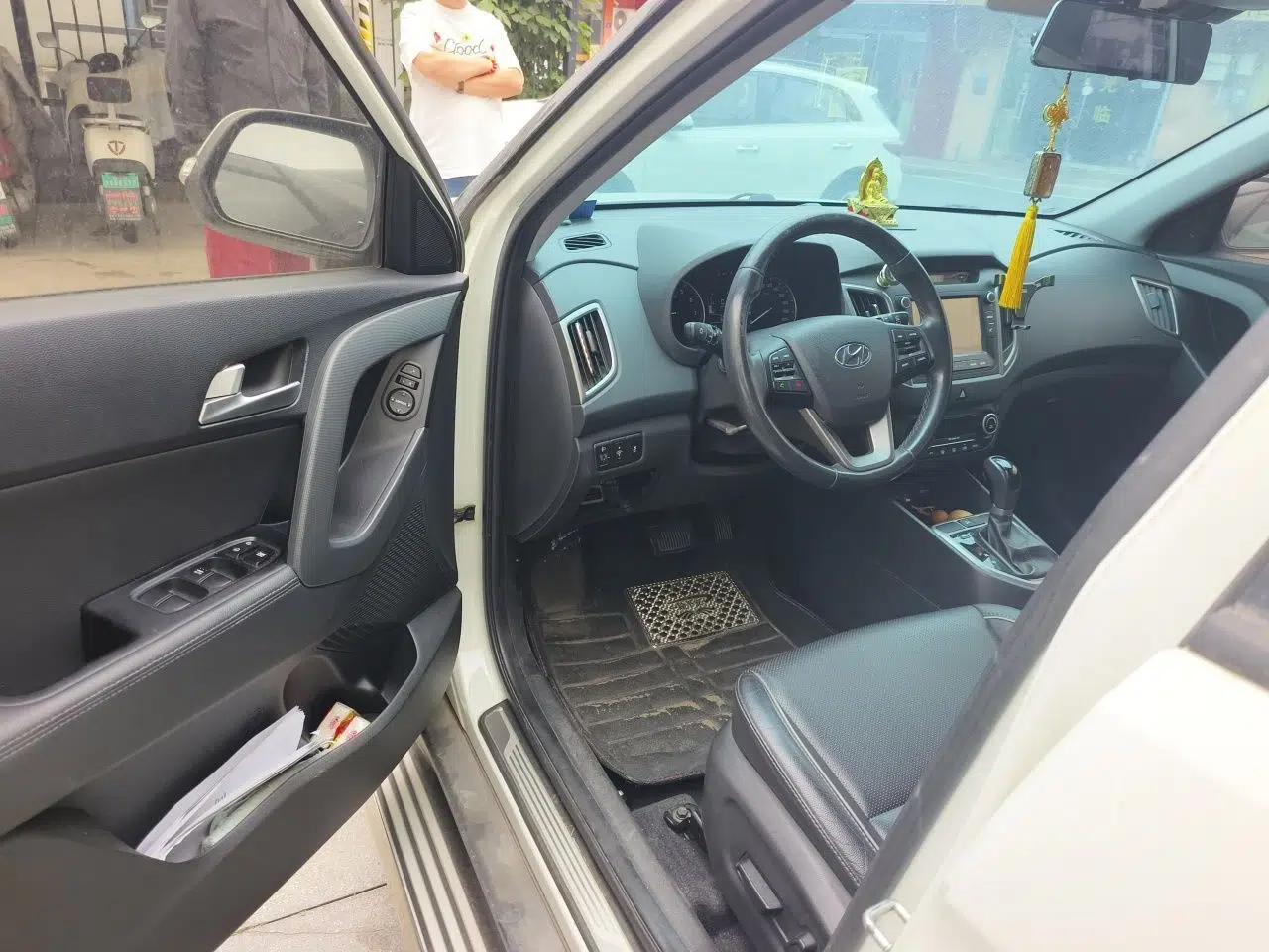 Hyundai ix25 2015 1.6L Automatic Two-Wheel-Drive Deluxe DLX Model — миниатюра 13