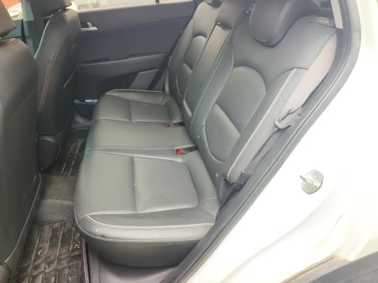 Hyundai ix25 2015 1.6L Automatic Two-Wheel-Drive Deluxe DLX Model — миниатюра 14