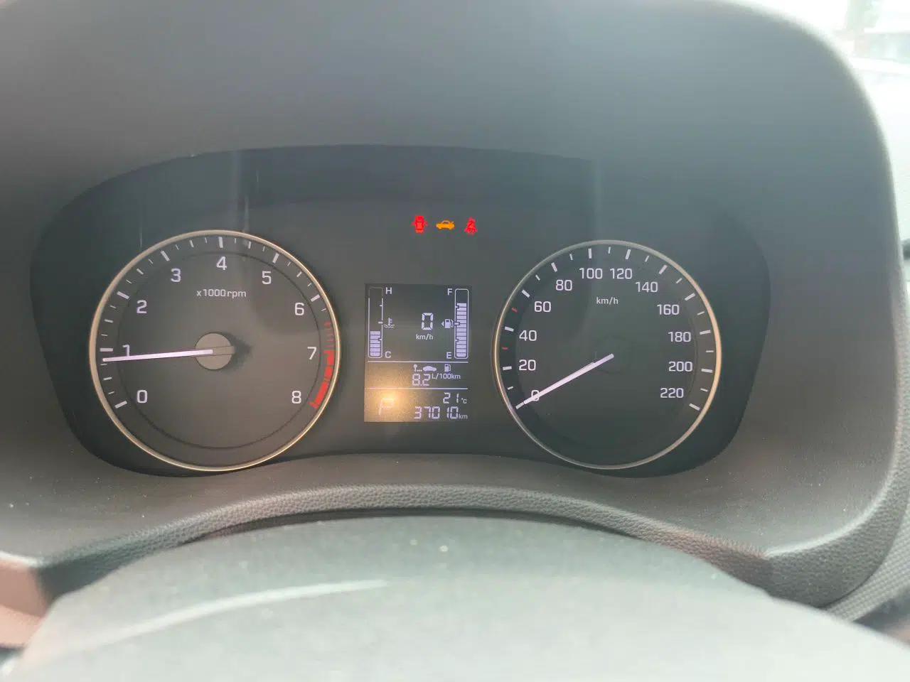 Hyundai ix25 2015 1.6L Automatic Two-Wheel-Drive Deluxe DLX Model — миниатюра 8
