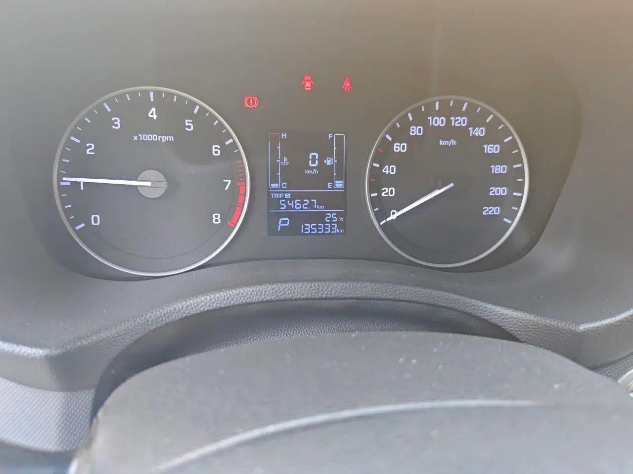 Hyundai ix25 2015 1.6L Automatic Two-Wheel-Drive Deluxe DLX Model — миниатюра 11