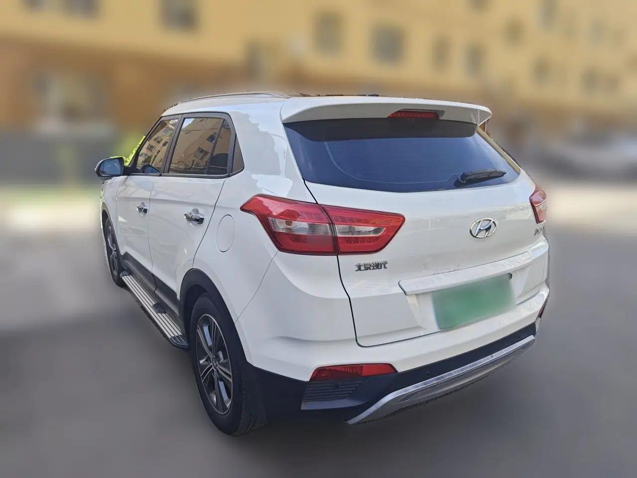 Hyundai ix25 2015 1.6L Automatic Two-Wheel-Drive Deluxe DLX Model — миниатюра 4