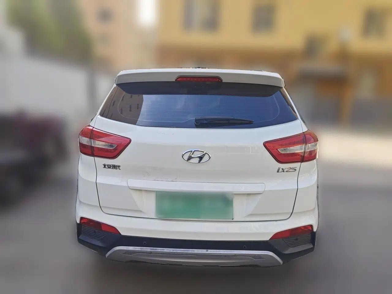 Hyundai ix25 2015 1.6L Automatic Two-Wheel-Drive Deluxe DLX Model — миниатюра 5