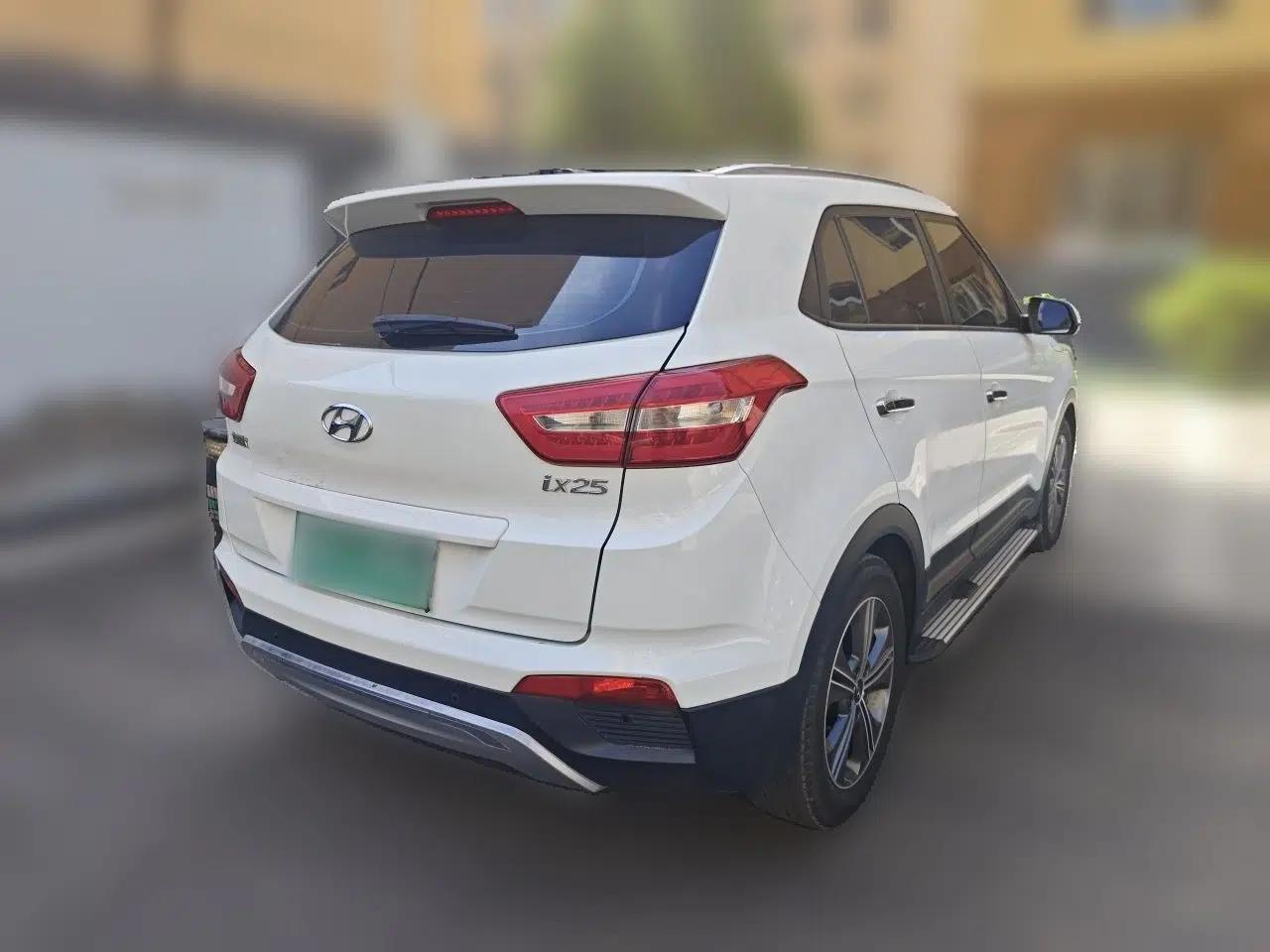 Hyundai ix25 2015 1.6L Automatic Two-Wheel-Drive Deluxe DLX Model — миниатюра 6