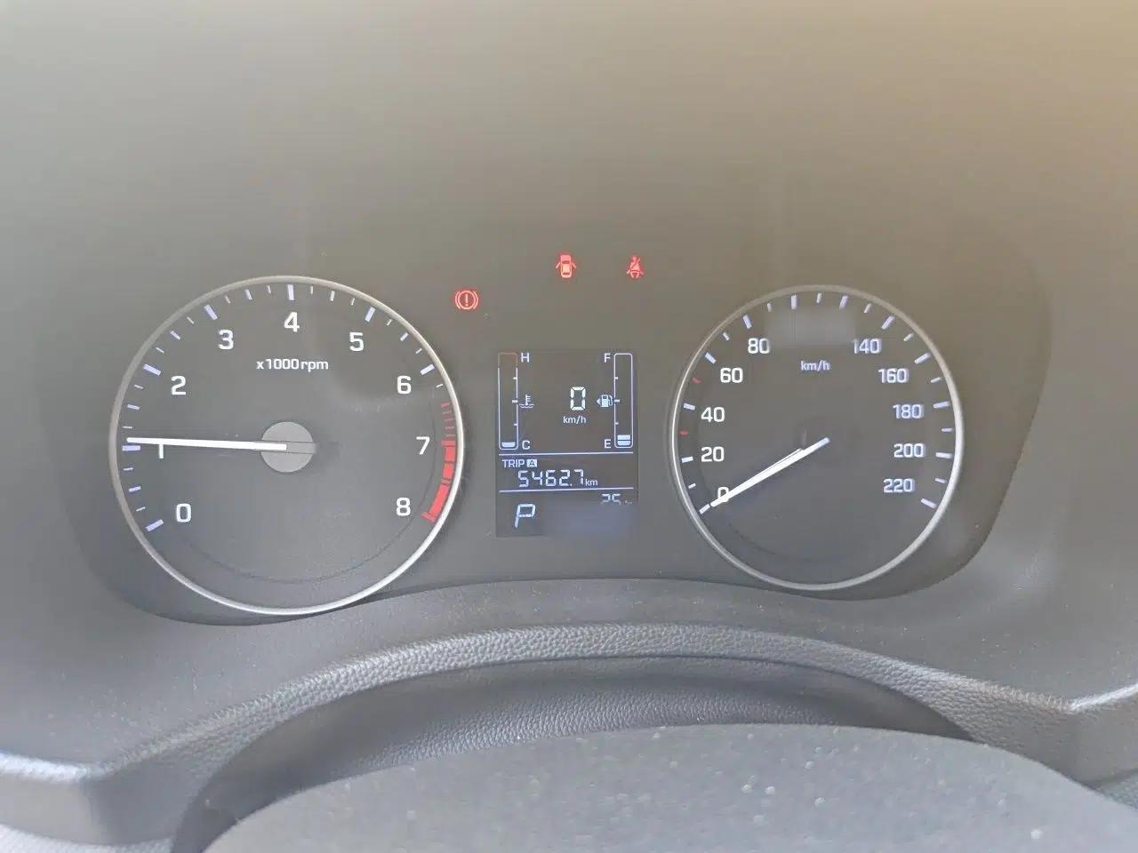 Hyundai ix25 2015 1.6L Automatic Two-Wheel-Drive Deluxe DLX Model — миниатюра 10
