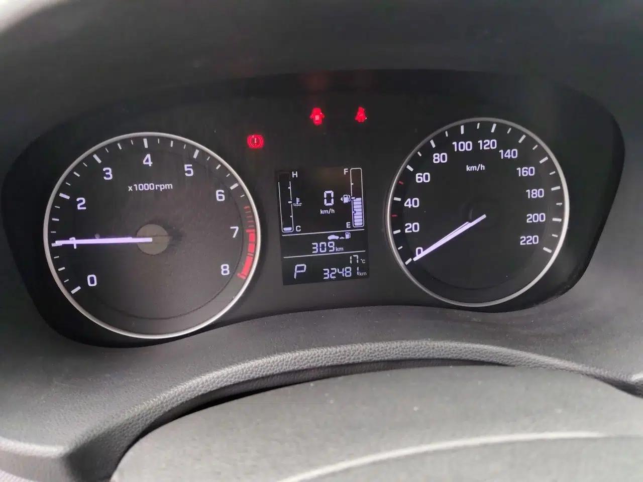 Hyundai ix25 2015 1.6L Automatic Two-Wheel-Drive Deluxe DLX Model — миниатюра 12