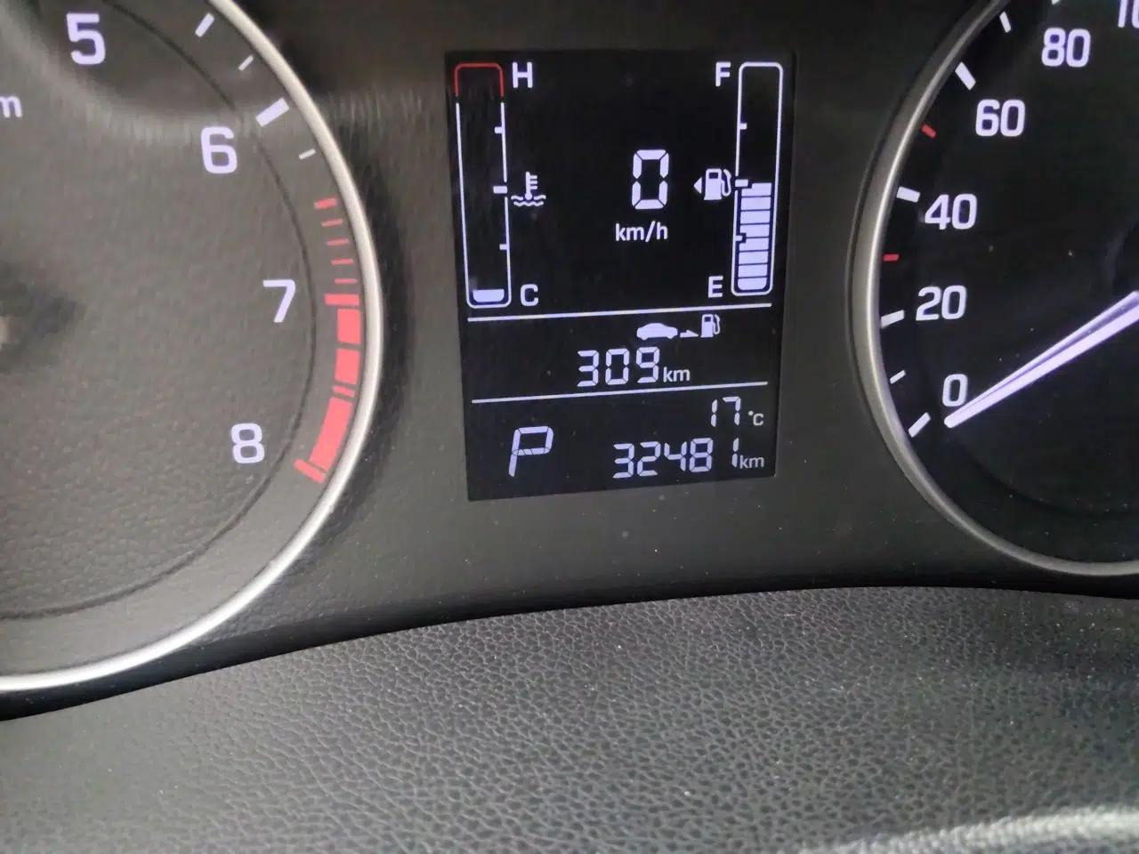 Hyundai ix25 2015 1.6L Automatic Two-Wheel-Drive Deluxe DLX Model — миниатюра 13