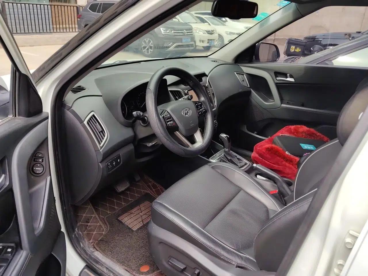 Hyundai ix25 2015 1.6L Automatic Two-Wheel-Drive Deluxe DLX Model — миниатюра 17