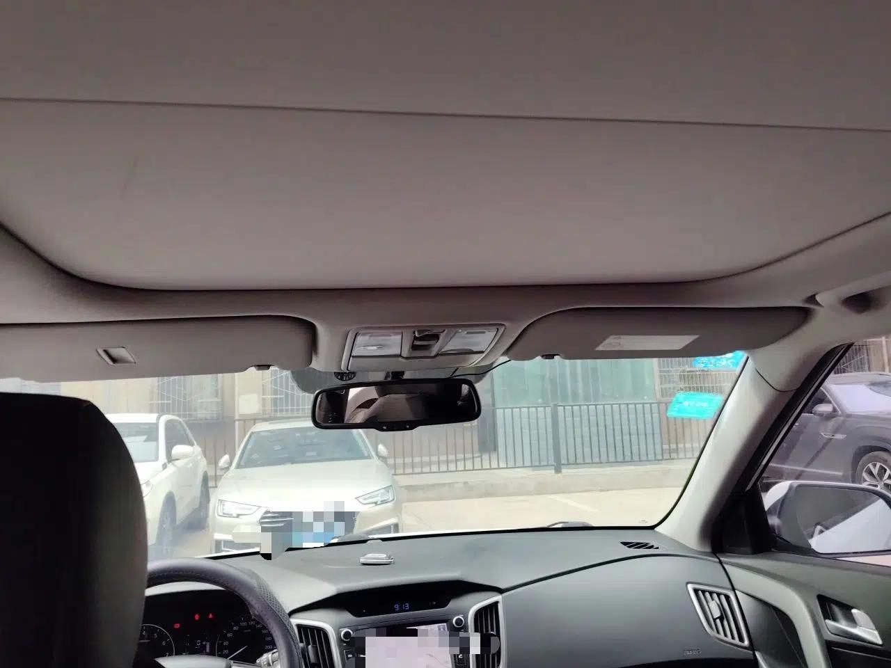 Hyundai ix25 2015 1.6L Automatic Two-Wheel-Drive Deluxe DLX Model — миниатюра 19