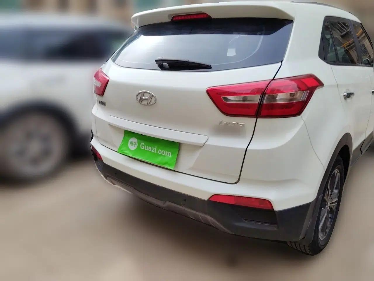 Hyundai ix25 2015 1.6L Automatic Two-Wheel-Drive Deluxe DLX Model — миниатюра 5