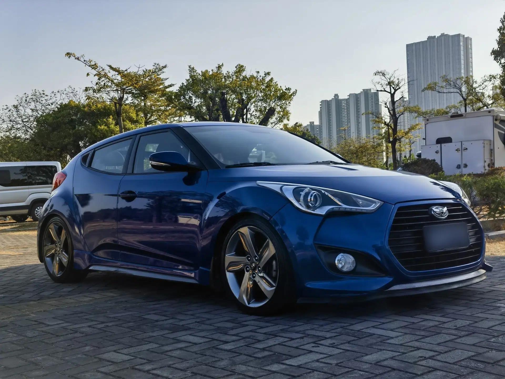 Hyundai Veloster 2012 1.6T Automatic Luxury Edition — миниатюра 3
