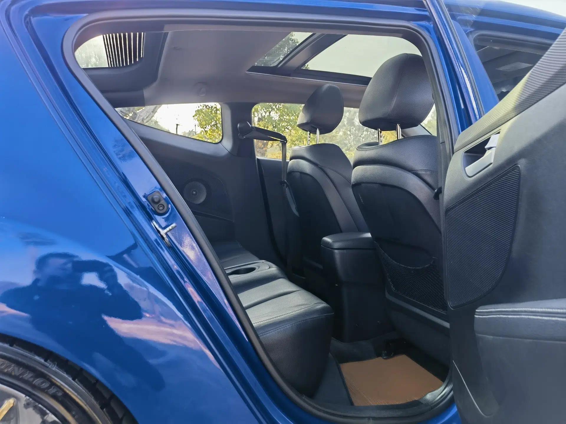 Hyundai Veloster 2012 1.6T Automatic Luxury Edition — миниатюра 21