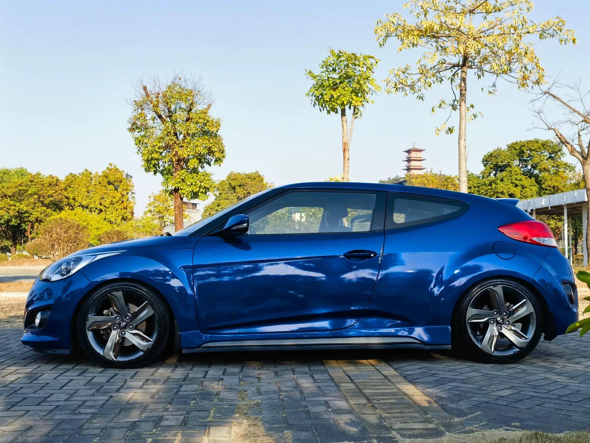 Hyundai Veloster 2012 1.6T Automatic Luxury Edition — миниатюра 4