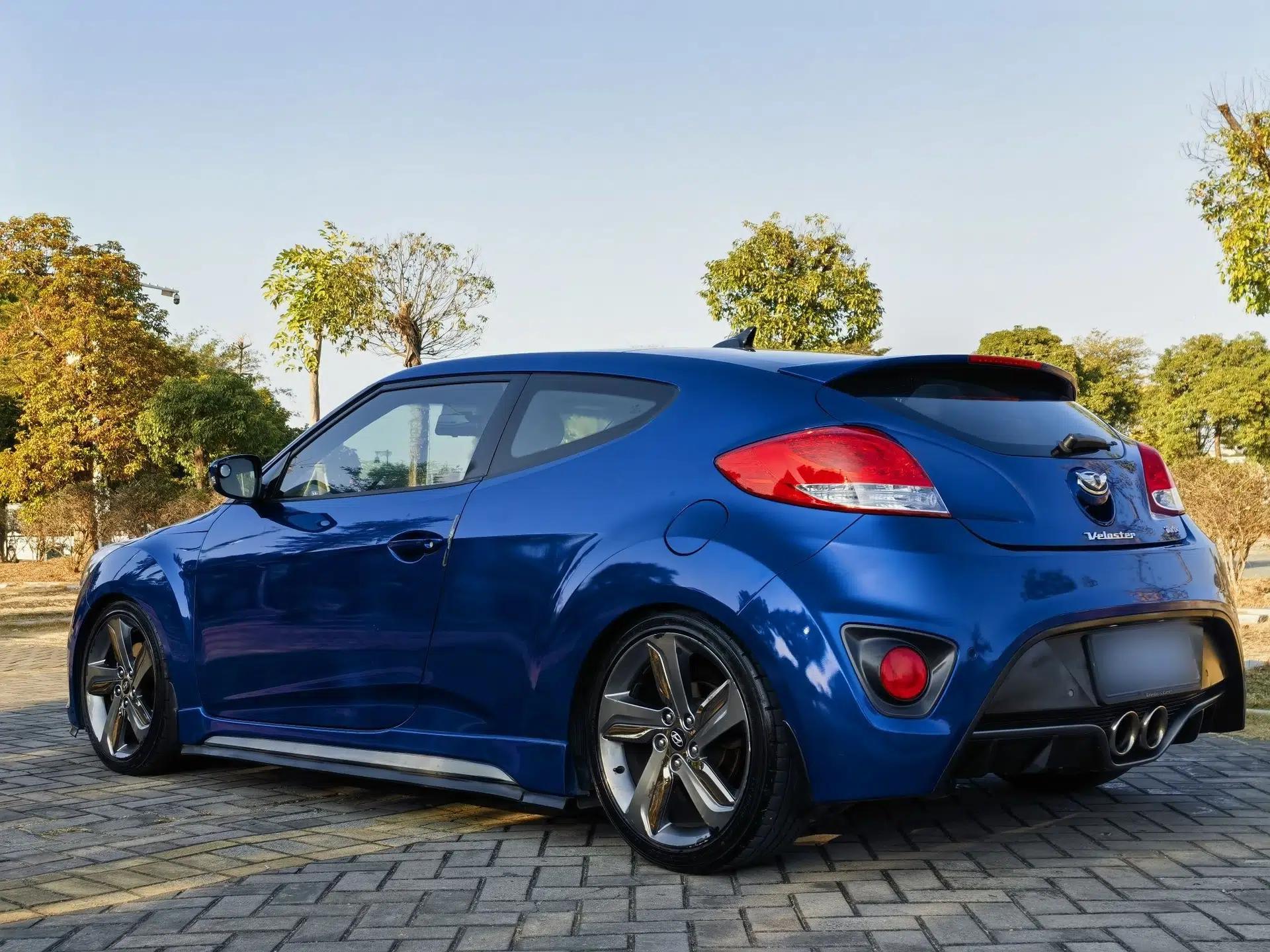 Hyundai Veloster 2012 1.6T Automatic Luxury Edition — миниатюра 5