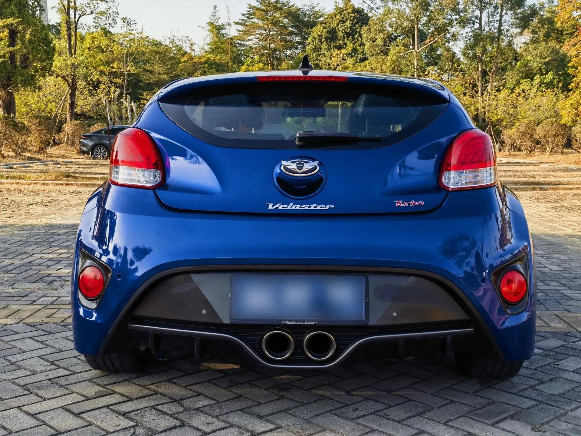 Hyundai Veloster 2012 1.6T Automatic Luxury Edition — миниатюра 6