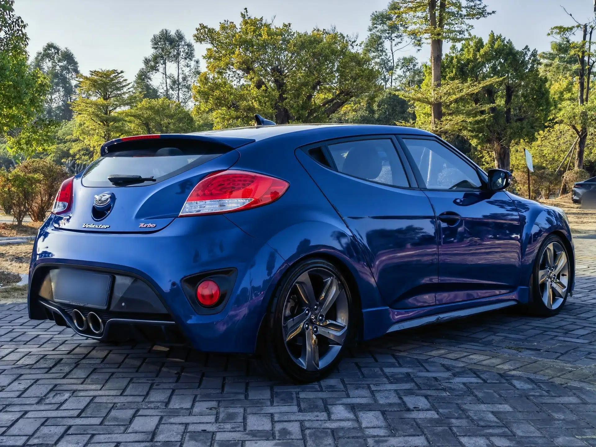 Hyundai Veloster 2012 1.6T Automatic Luxury Edition — миниатюра 7