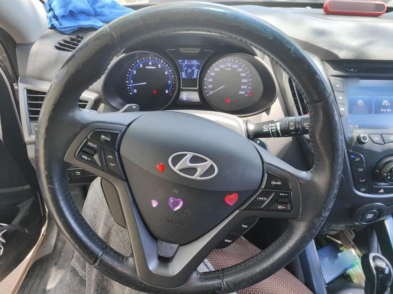 Hyundai Veloster 2011 1.6L Automatic Luxury Edition — миниатюра 11