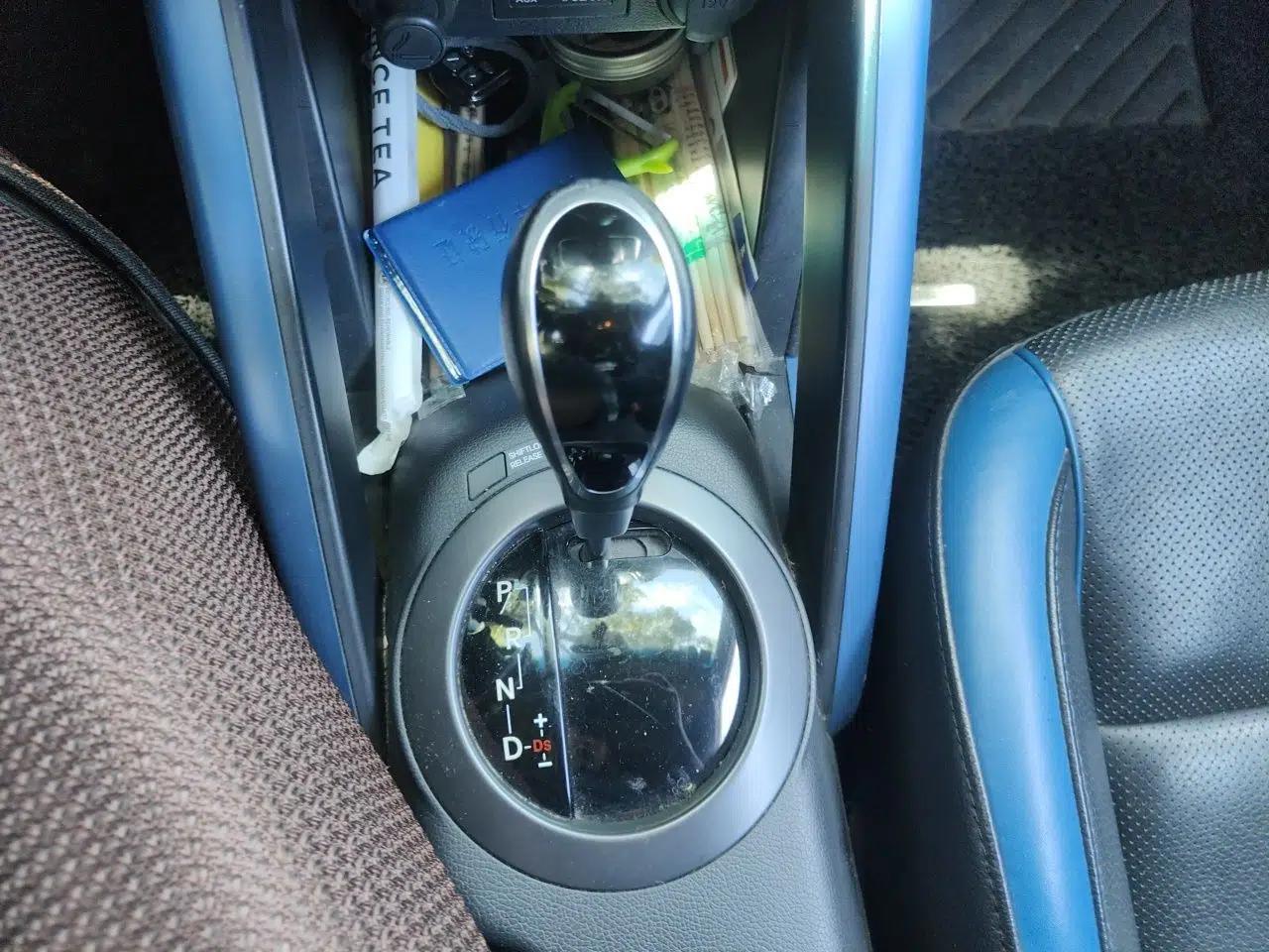 Hyundai Veloster 2011 1.6L Automatic Luxury Edition — миниатюра 15