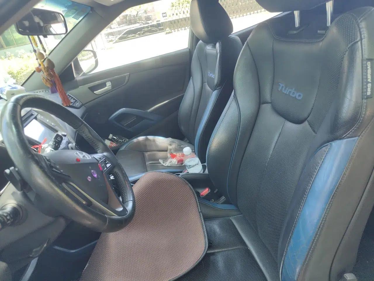 Hyundai Veloster 2011 1.6L Automatic Luxury Edition — миниатюра 16