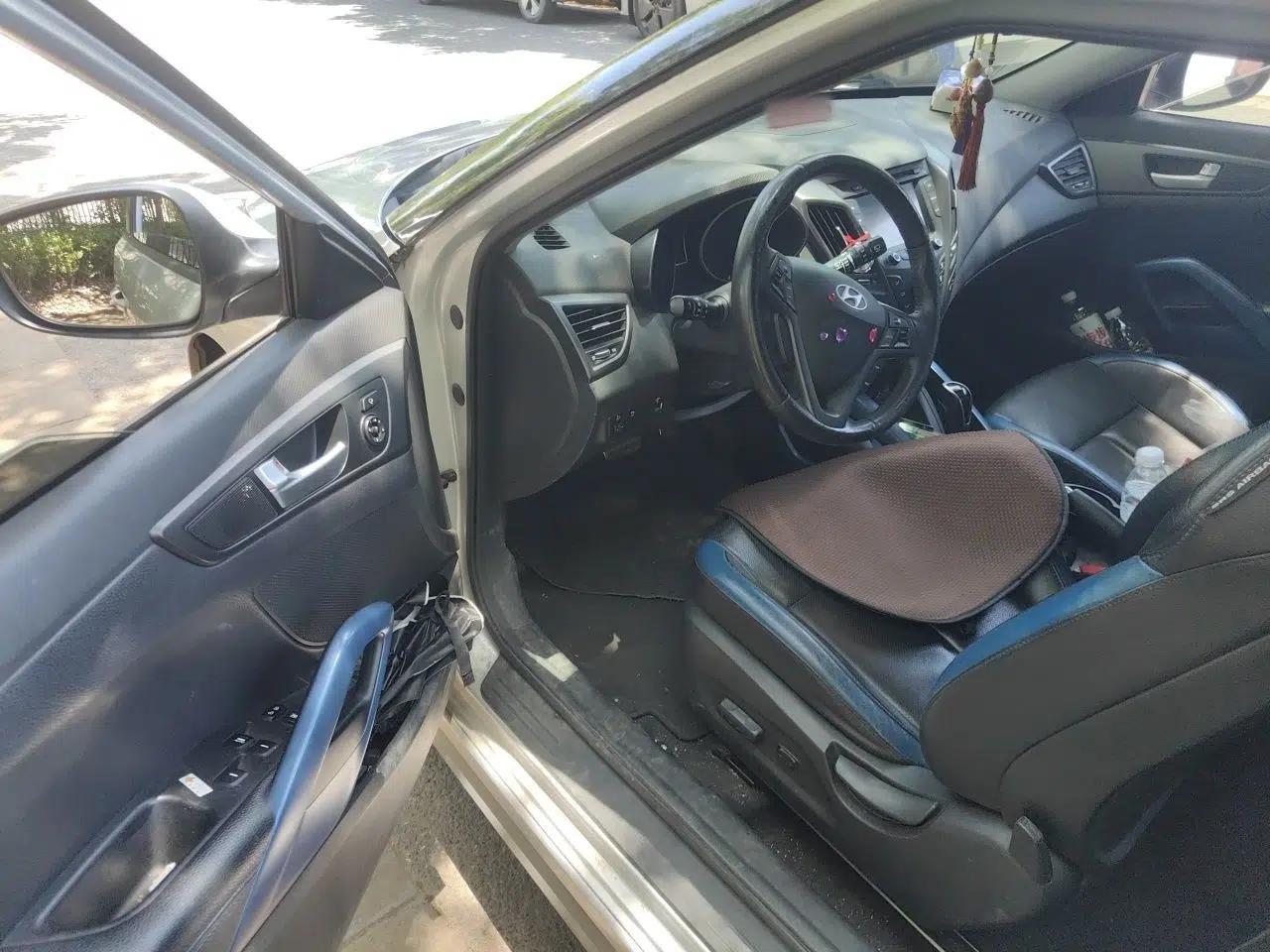 Hyundai Veloster 2011 1.6L Automatic Luxury Edition — миниатюра 17