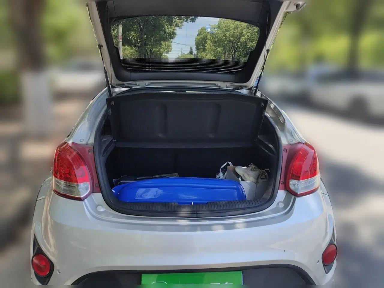 Hyundai Veloster 2011 1.6L Automatic Luxury Edition — миниатюра 20