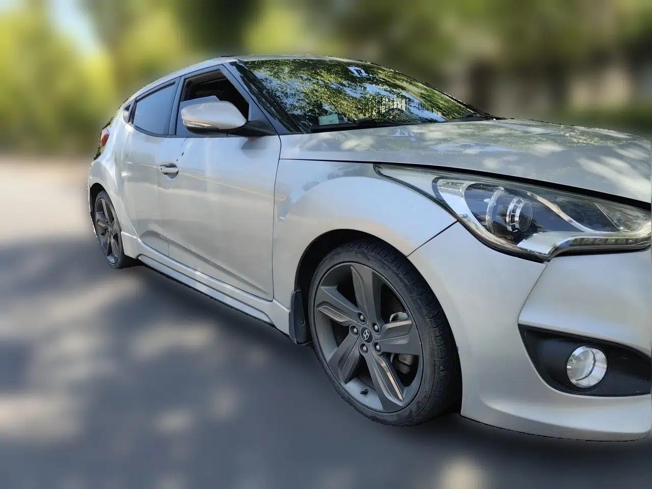 Hyundai Veloster 2011 1.6L Automatic Luxury Edition — миниатюра 3