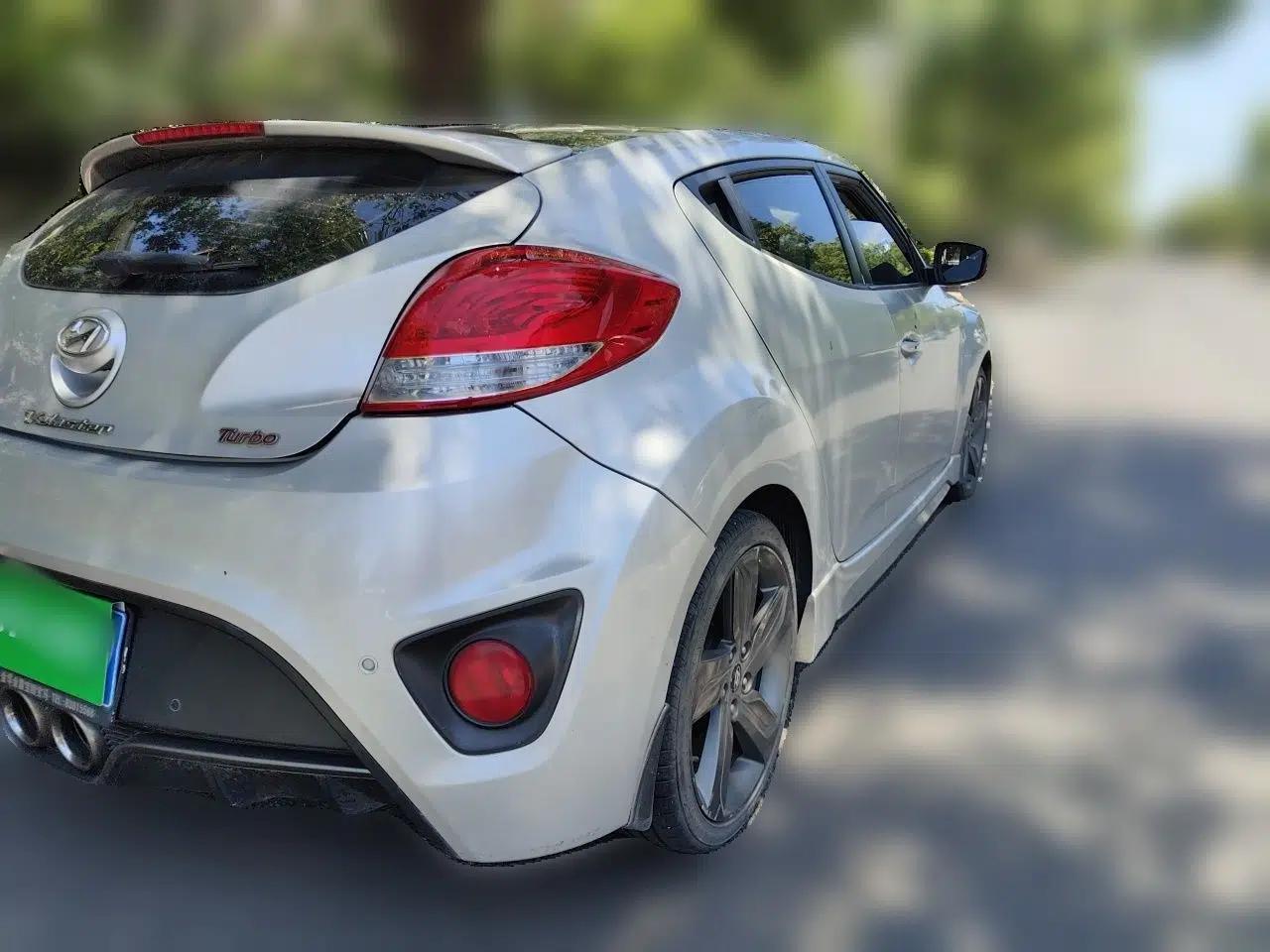 Hyundai Veloster 2011 1.6L Automatic Luxury Edition — миниатюра 6
