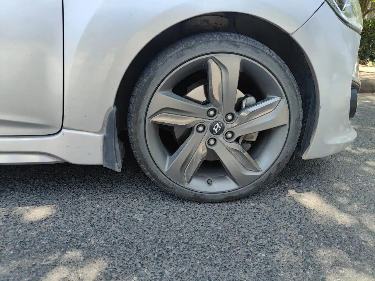 Hyundai Veloster 2011 1.6L Automatic Luxury Edition — миниатюра 8