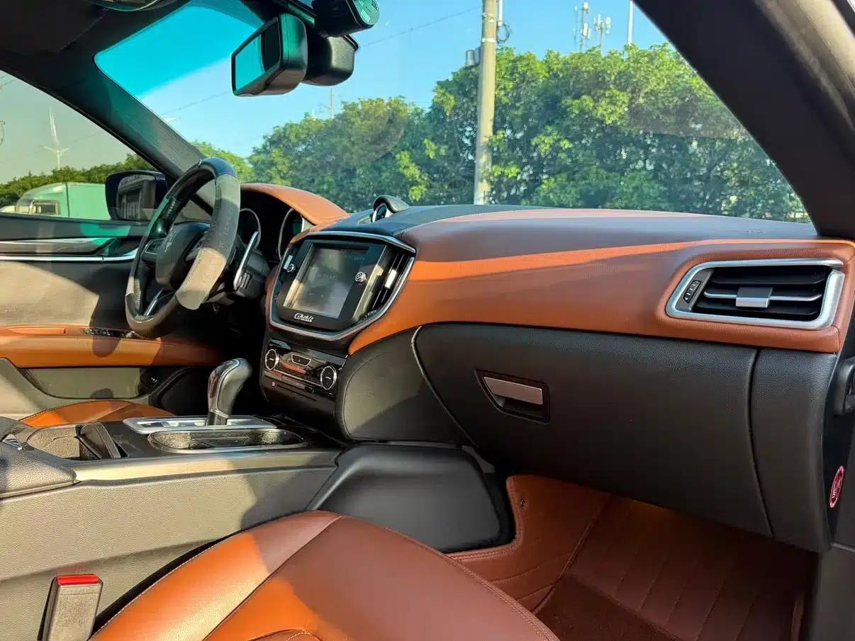 2014 Ghibli 3.0T Standard Edition — миниатюра 11