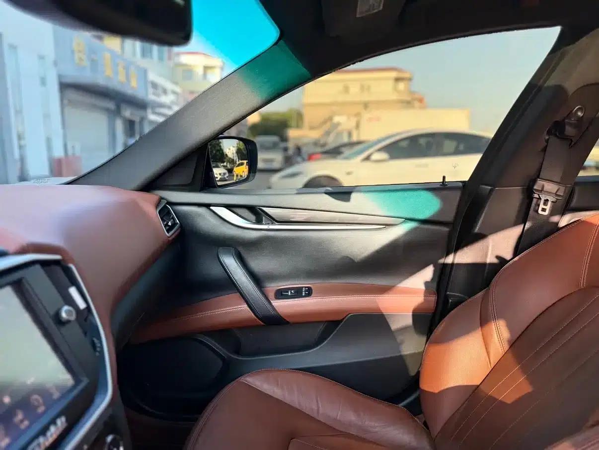 2014 Ghibli 3.0T Standard Edition — миниатюра 16