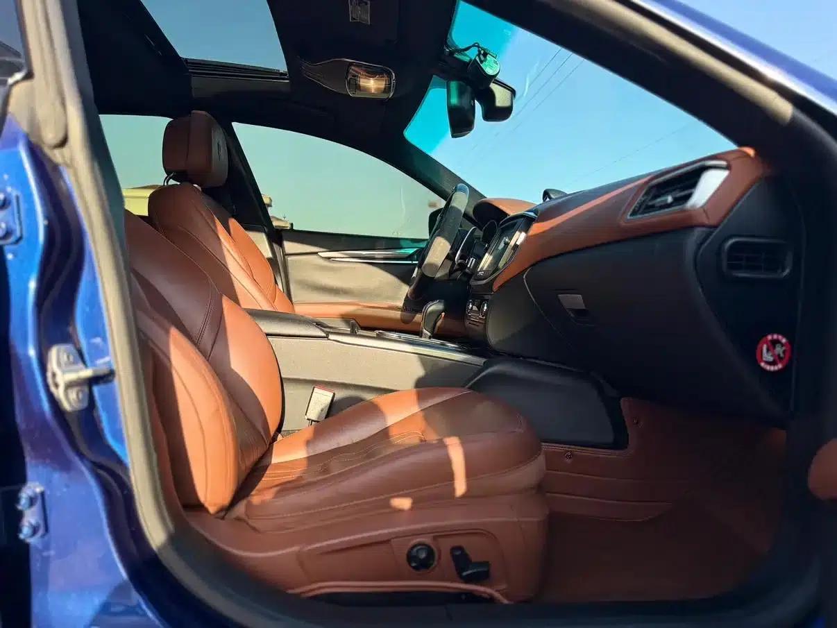 2014 Ghibli 3.0T Standard Edition — миниатюра 10