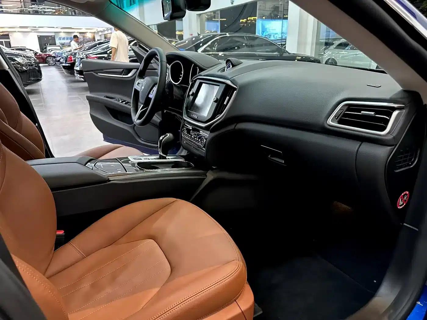 2014 Ghibli 3.0T Standard Edition — миниатюра 6
