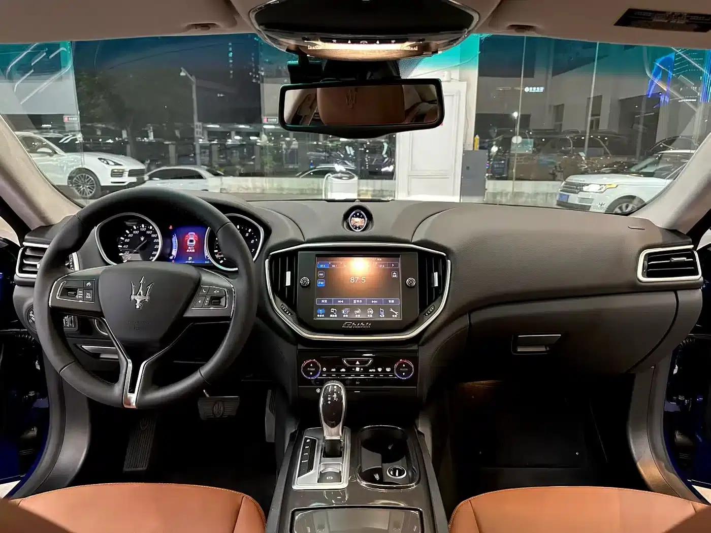 2014 Ghibli 3.0T Standard Edition — миниатюра 8