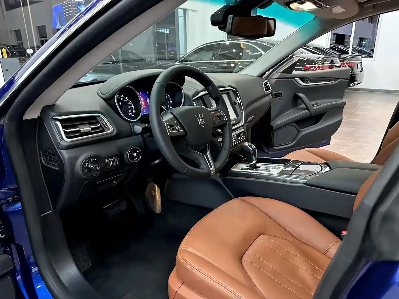 2014 Ghibli 3.0T Standard Edition — миниатюра 9