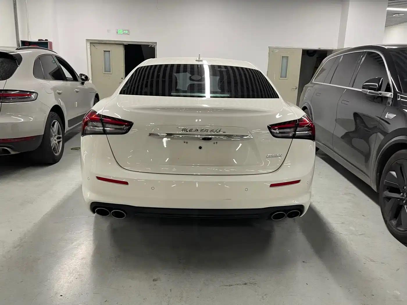 2021 Ghibli 2.0T Edge Edition — миниатюра 17