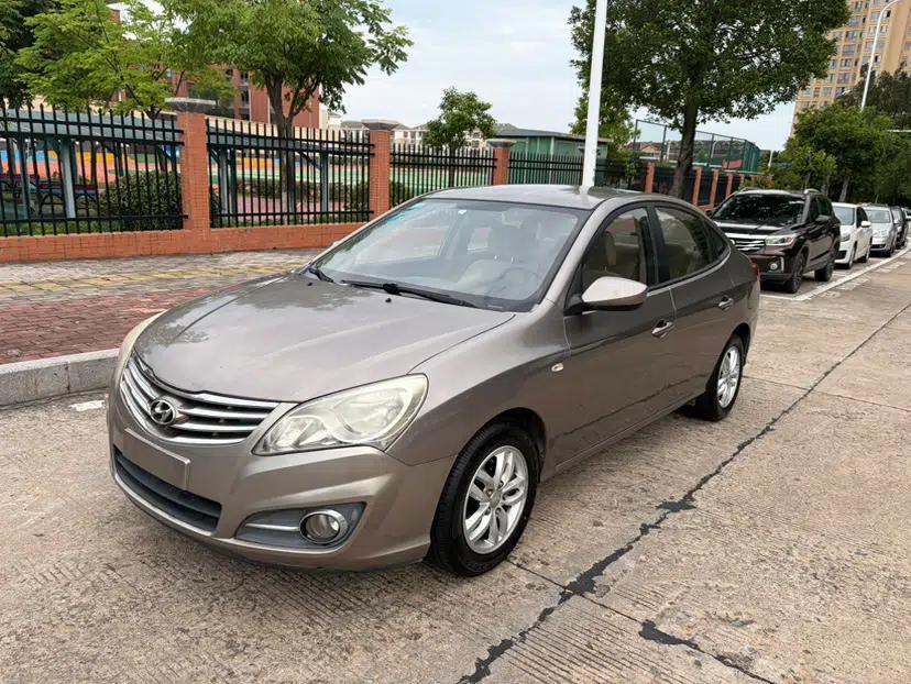 Hyundai Celesta 2015 1.6L Automatic Comfort Model — миниатюра 1