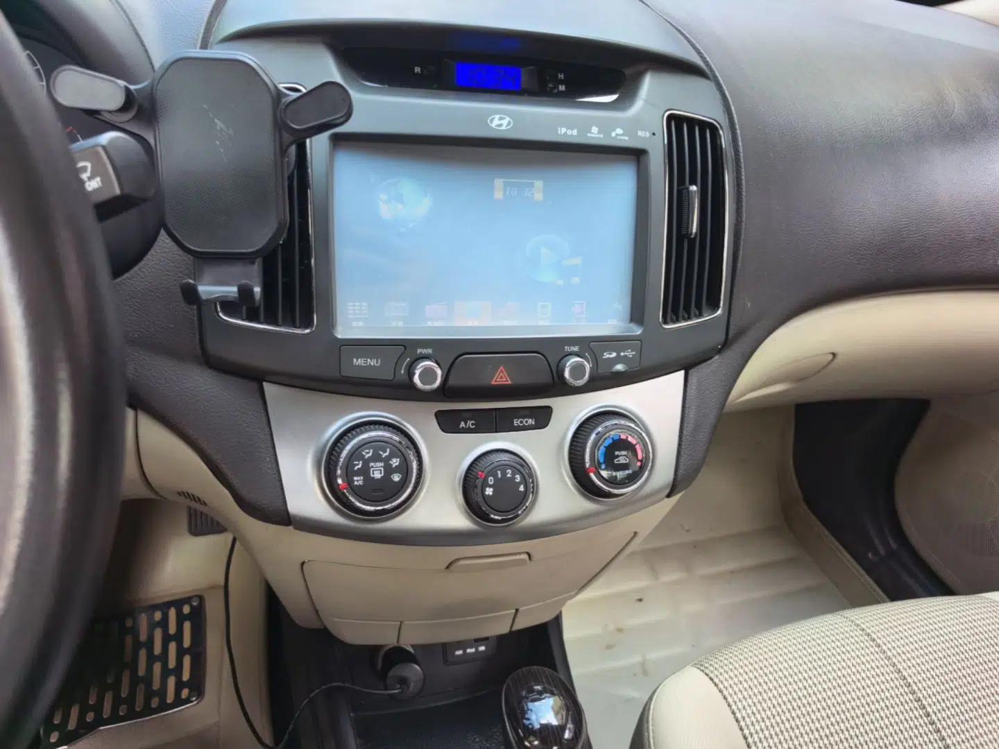 Hyundai Celesta 2015 1.6L Automatic Comfort Model — миниатюра 13