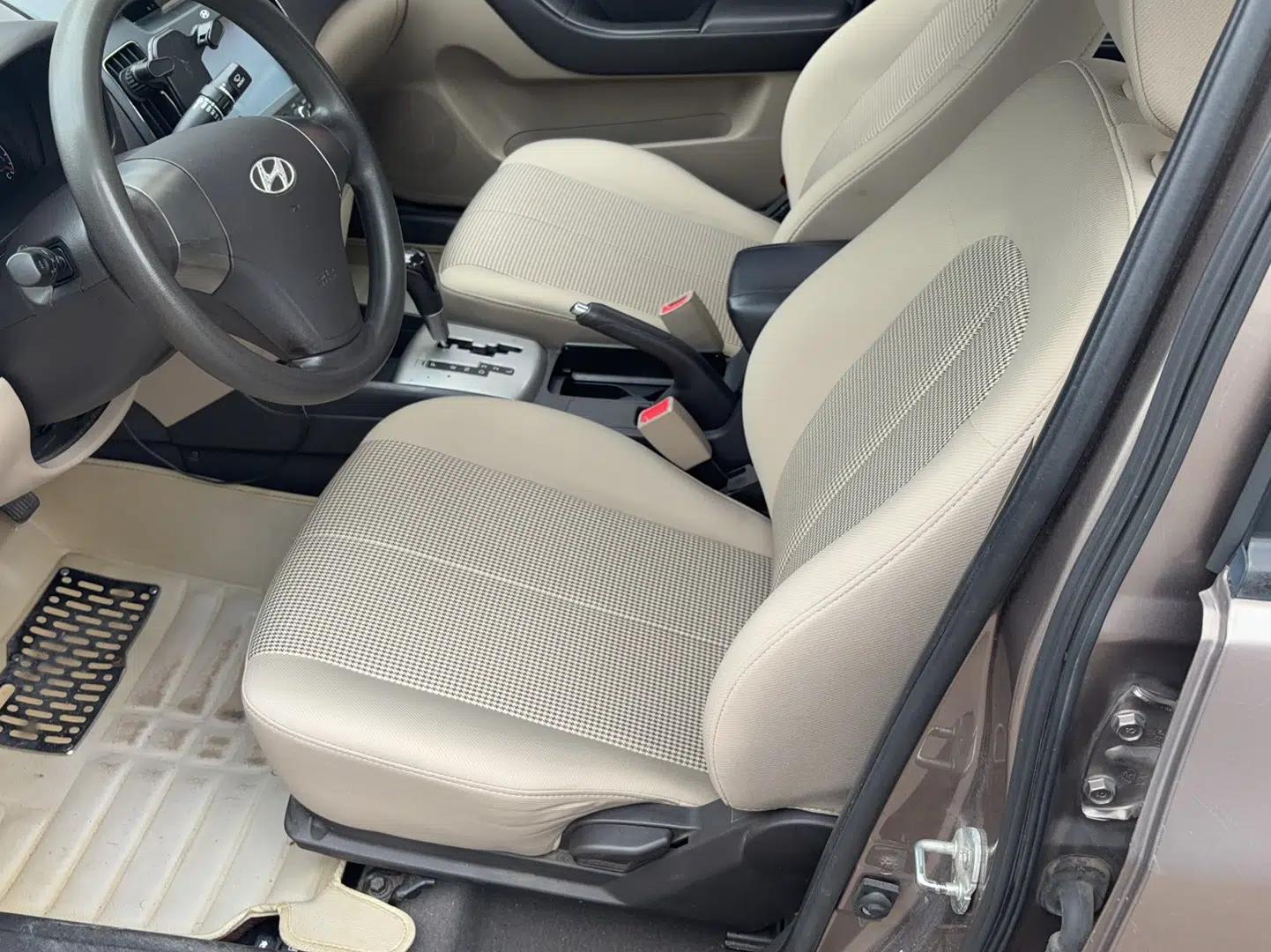 Hyundai Celesta 2015 1.6L Automatic Comfort Model — миниатюра 17