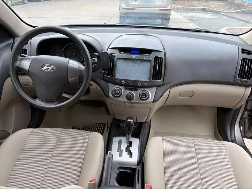Hyundai Celesta 2015 1.6L Automatic Comfort Model — миниатюра 21