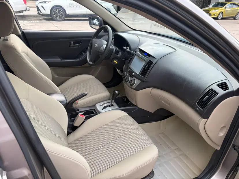Hyundai Celesta 2015 1.6L Automatic Comfort Model — миниатюра 22