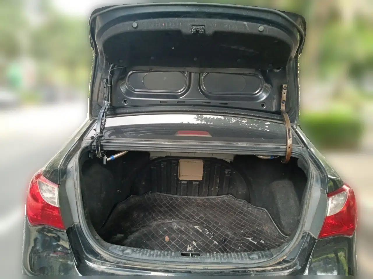 Hyundai Celesta 2011 1.6L Automatic Luxury Version — миниатюра 20